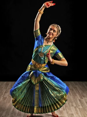 dancer-dance-natyam-Indian-Bharata